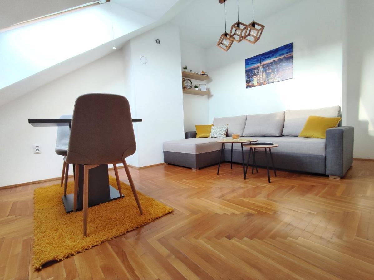 Apartman Ns Dan Private Parking Novi Sad Esterno foto