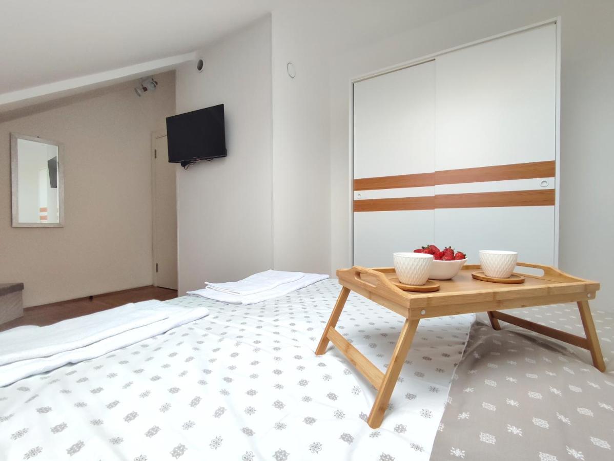 Apartman Ns Dan Private Parking Novi Sad Esterno foto
